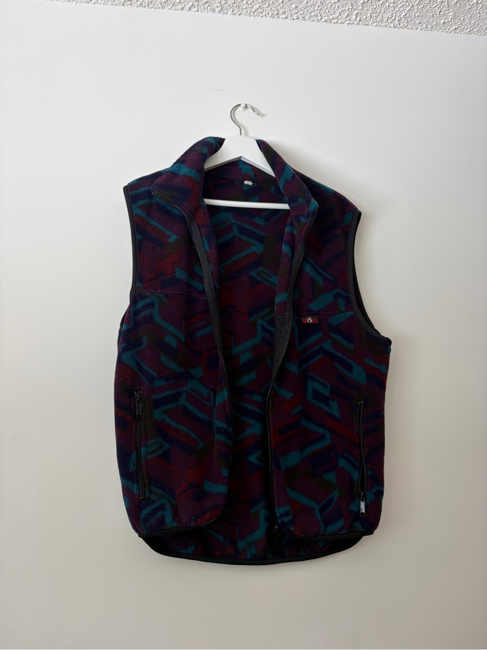 VINTAGE VEST Geometric Pattern Fleece in Burgundy & Teal